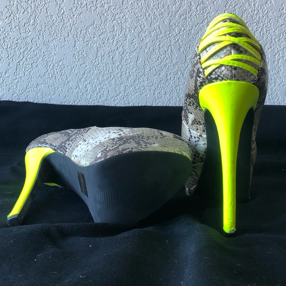Platform Stiletto Pump - Picture 3 of 4